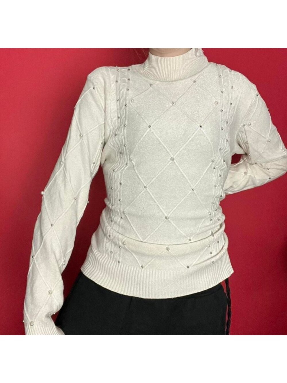 Laura / white Hugh neck long sleeve with pearl accents 🩶🤍​